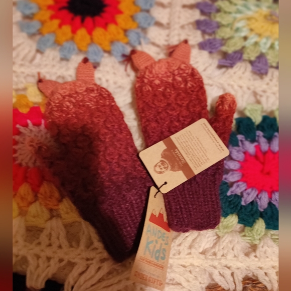 Hand Knit Childrens Size Critter Mittens - Picture 4 of 5